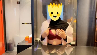 不脱衣服就插入，她说最喜欢男人的大JB